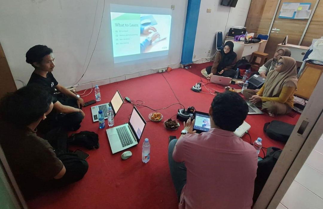 Bekali Keterampilan Kerja, DT Peduli Bekasi Gelar Pelatihan Pivot Table Excel bagi Mahasiswa Beasiswa 