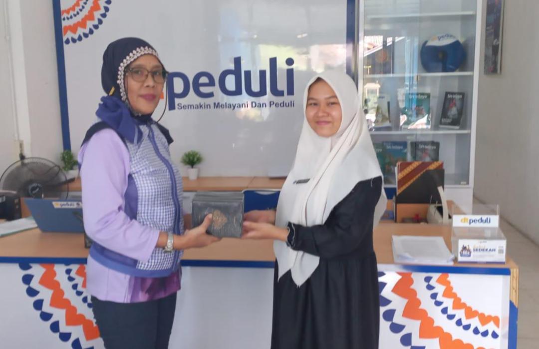 Orang Tua Asuh Wakafkan Al-Qur’an untuk Santri Rumah Tahfidz DT Peduli Sumbar