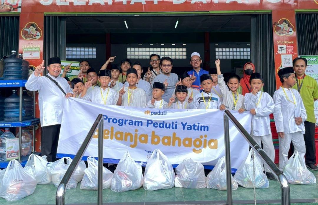 Senyum Adik-Adik Yatim di Mina Swalayan Menjadi Hadiah Terindah 