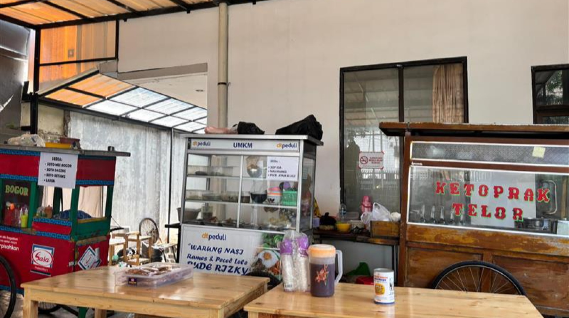 DT Peduli Jakarta Dukung UMKM Lokal: Warung Nasi Rames dan Pecel Lele Bude Rizky Terima Bantuan Usaha