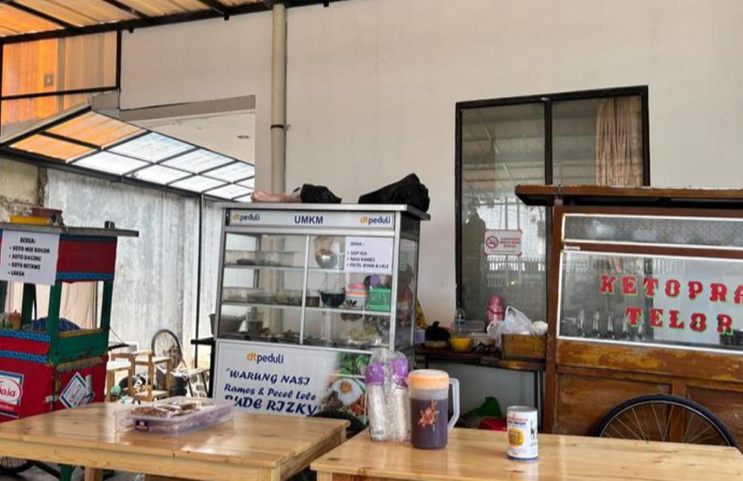 DT Peduli Jakarta Dukung UMKM Lokal: Warung Nasi Rames dan Pecel Lele Bude Rizky Terima Bantuan Usaha