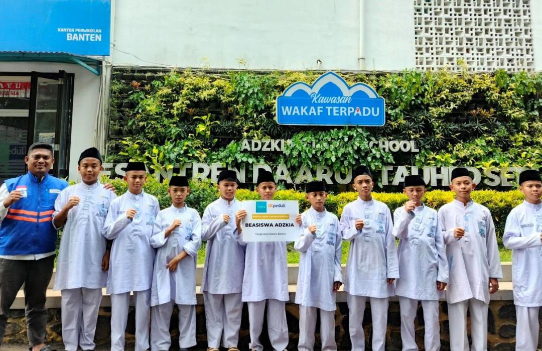 Perkuat Pendidikan Generasi Qurani, DT Peduli Banten dan Dzikra Salurkan Beasiswa untuk Santri Adzkia Islamic School 