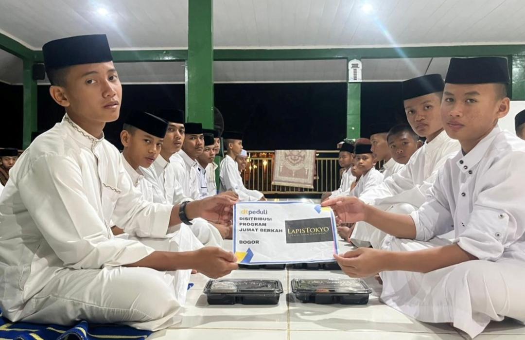 Titipan dari Donatur Lokal hingga AS, DT Peduli Bogor Tebar 420 Nasi Boks Jumat Berkah untuk Santri 