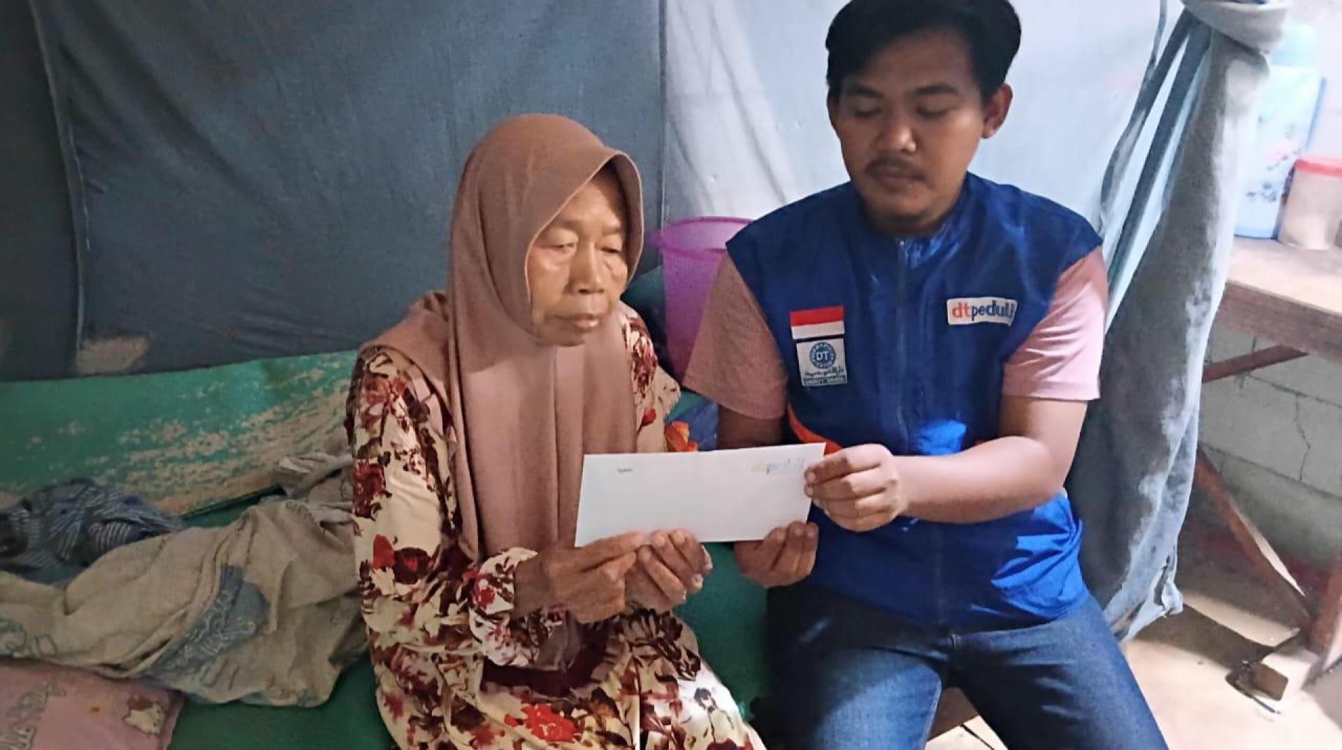 DT Peduli Bekasi Bantu Nenek Nyimah, Lansia yang Hidup Seorang Diri di Masa Senja