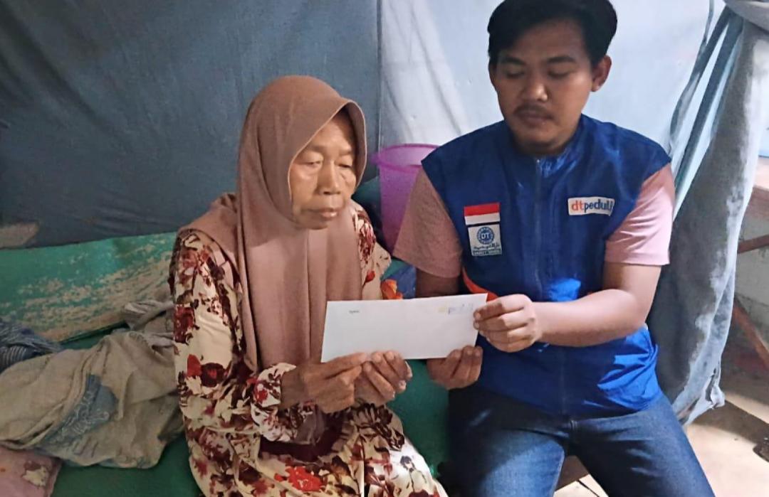 DT Peduli Bekasi Bantu Nenek Nyimah, Lansia yang Hidup Seorang Diri di Masa Senja