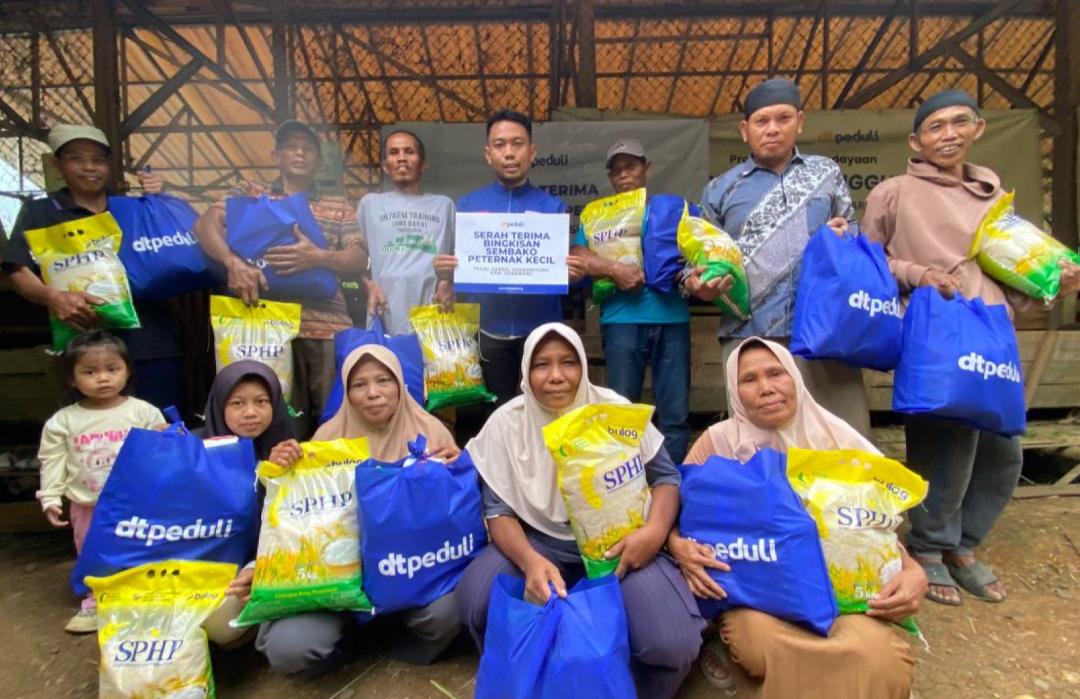 DT Peduli Sukabumi Salurkan Bantuan Sembako untuk Peternak Kecil di Kabupaten Sukabumi