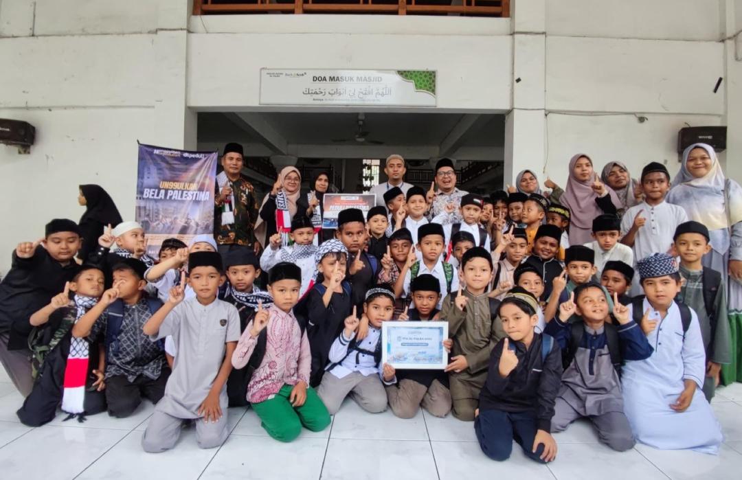 Santri TPA Al-Falah Sigli Belajar Makna Kepedulian Terhadap Sesama Melalui Berkisah Palestina