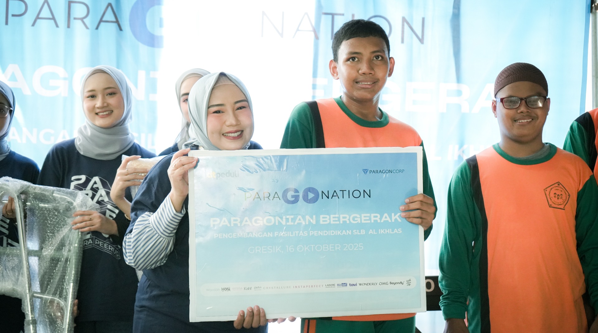 Bergerak Peduli Pendidikan, Paragonian Salurkan CSR untuk SLB Al-Ikhlas di Gresik