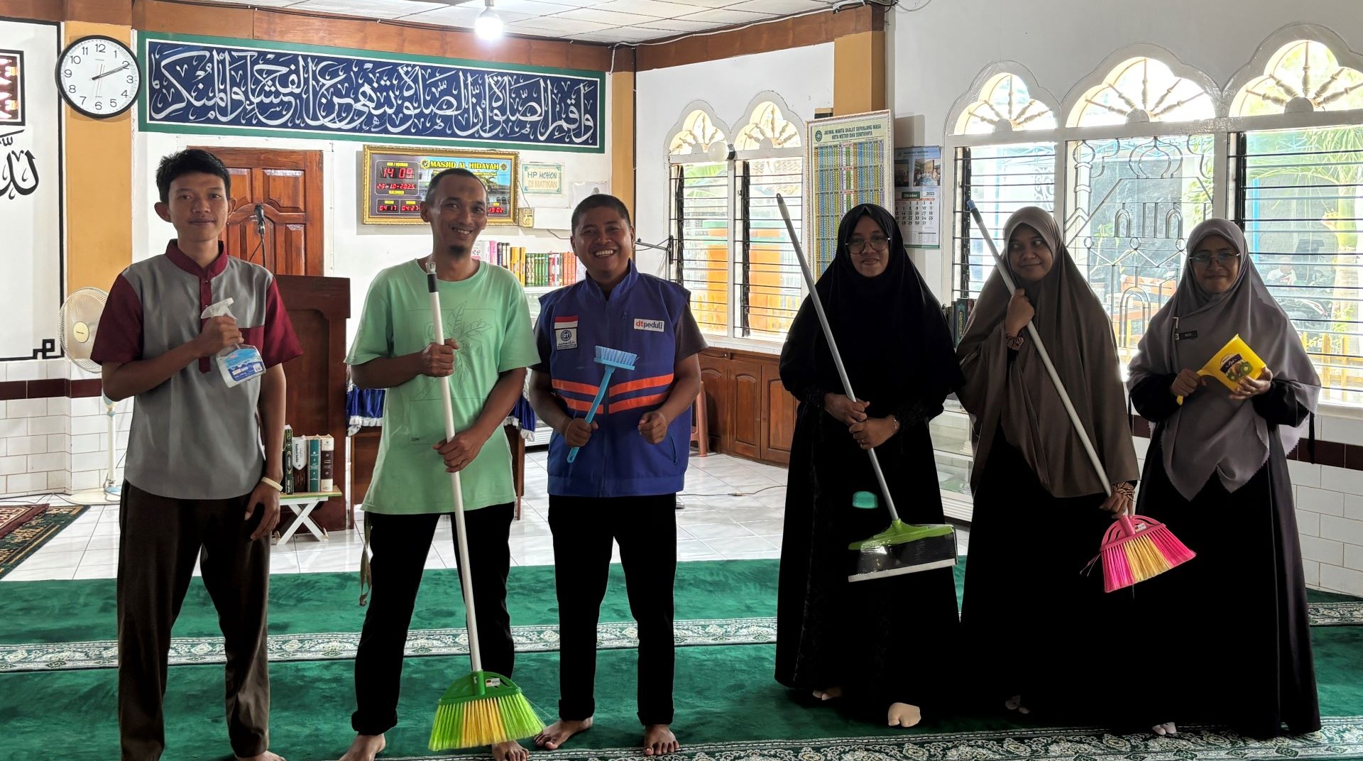 Wujudkan Masjid Bersih dan Nyaman, DT Peduli Metro Gelar Program “Aku Cinta Masjid” di Masjid Al Hidayah 
