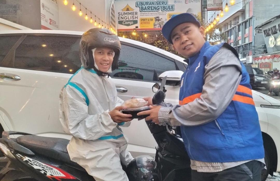 Jumat Barokah, Jabarano dan DT Peduli Bandung Berbagi Kebahagiaan untuk Difabel, Ojek, dan Mahasiswa Beasiswa 