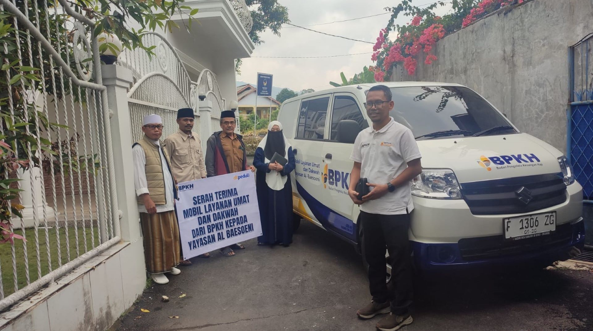 BPKH Melalui DT Peduli Serahkan Mobil Layanan Umat dan Dakwah kepada Yayasan Al-Baesoni 