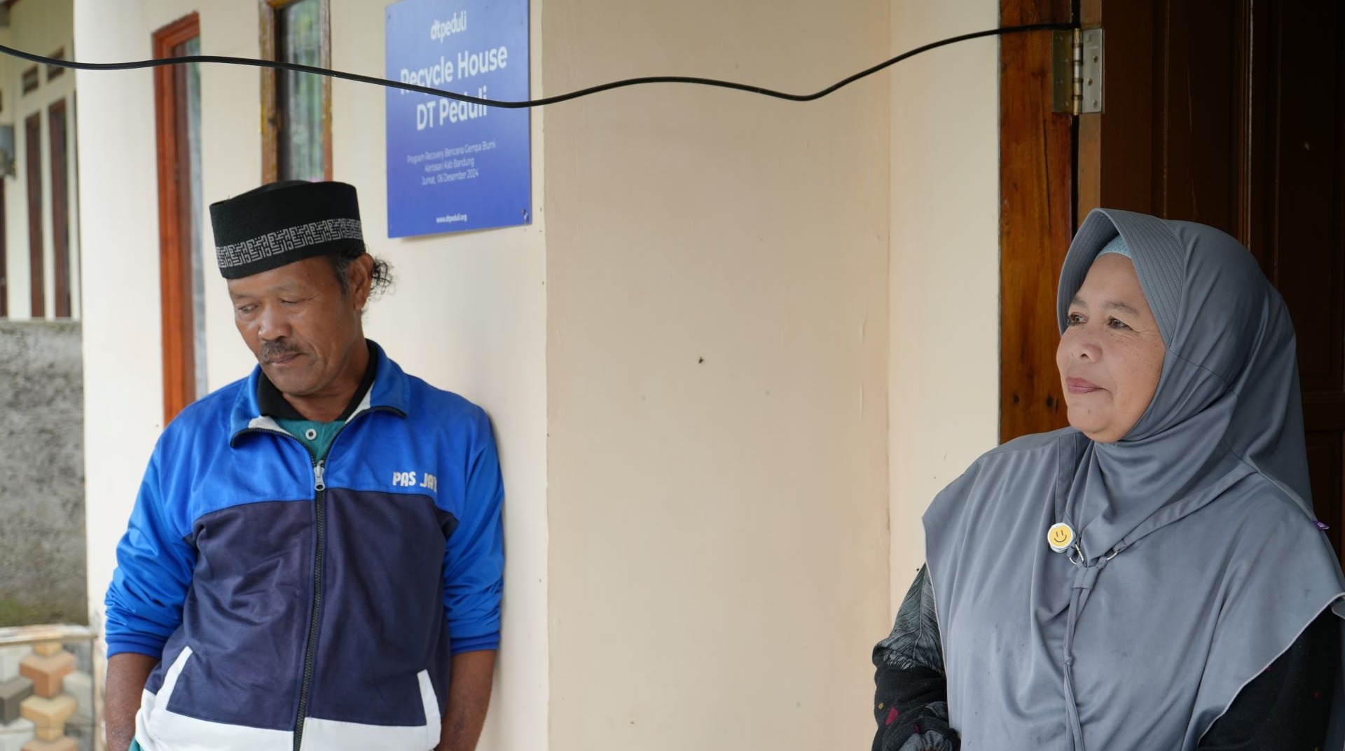 Kisah Iyah dan Dede Bersama Keluarga Bangkit Pascagempa Kertasari 