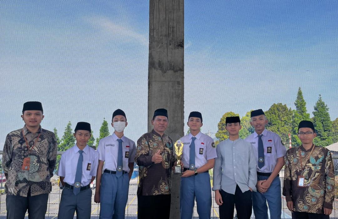 Barakallah! Santri Binaan DT Peduli Bandung Raih Juara 1 dalam Ajang Pentas PAI SMK Tingkat Kota Bandung