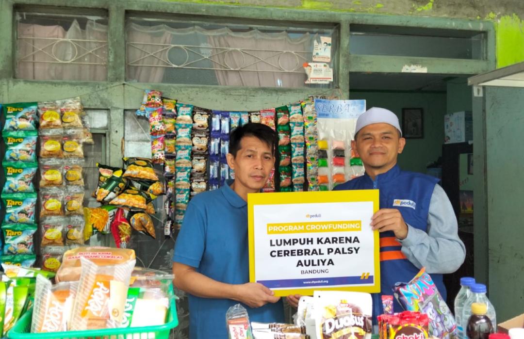 DT Peduli Bandung Salurkan Santunan untuk Keluarga Almarhumah Auliya, Pejuang Cerebral Palsy