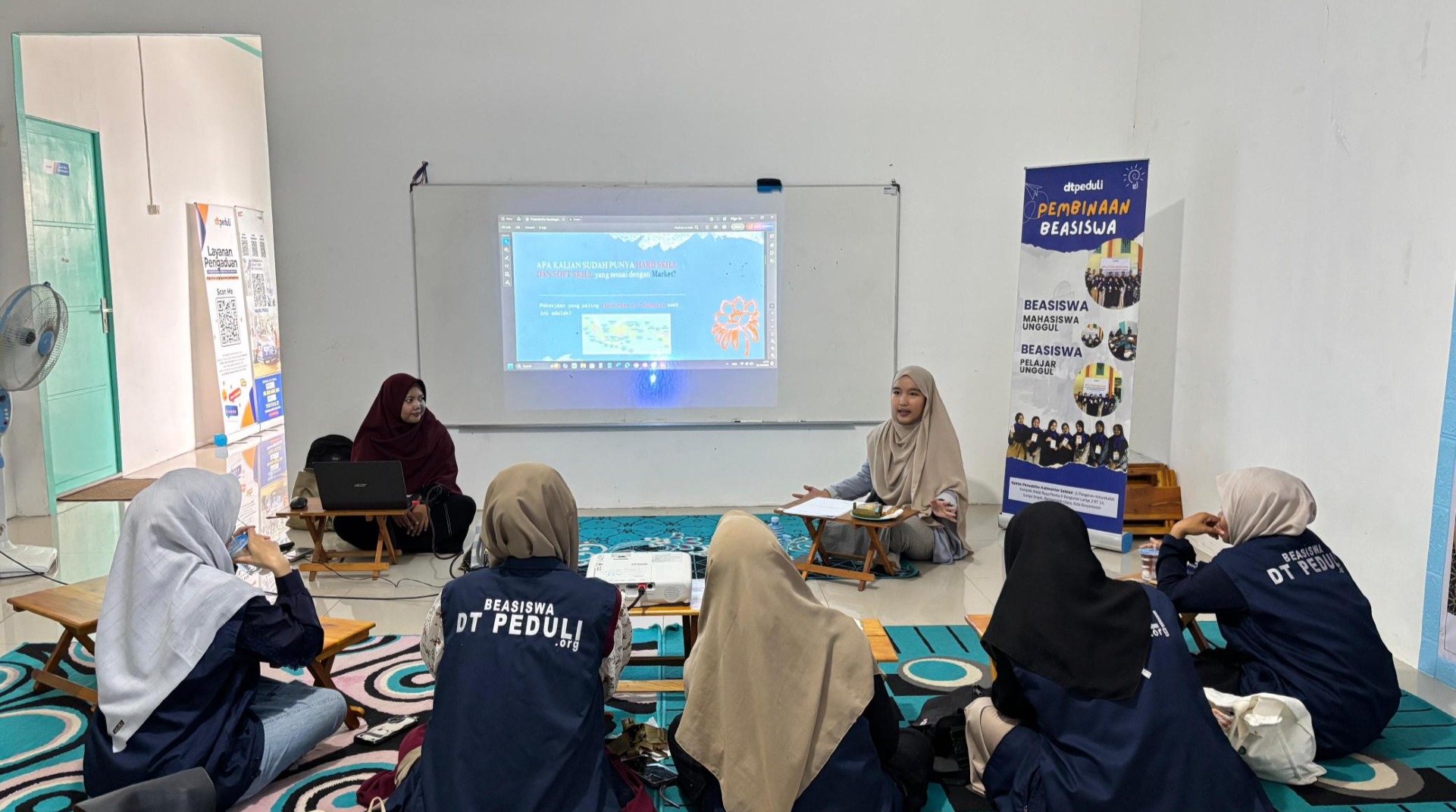 DT Peduli Kalsel Bekali Pembinaan Personal Branding untuk Mahasiswa Beasiswa Menuju Dunia Kerja 