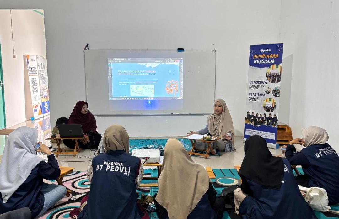 DT Peduli Kalsel Bekali Pembinaan Personal Branding untuk Mahasiswa Beasiswa Menuju Dunia Kerja 