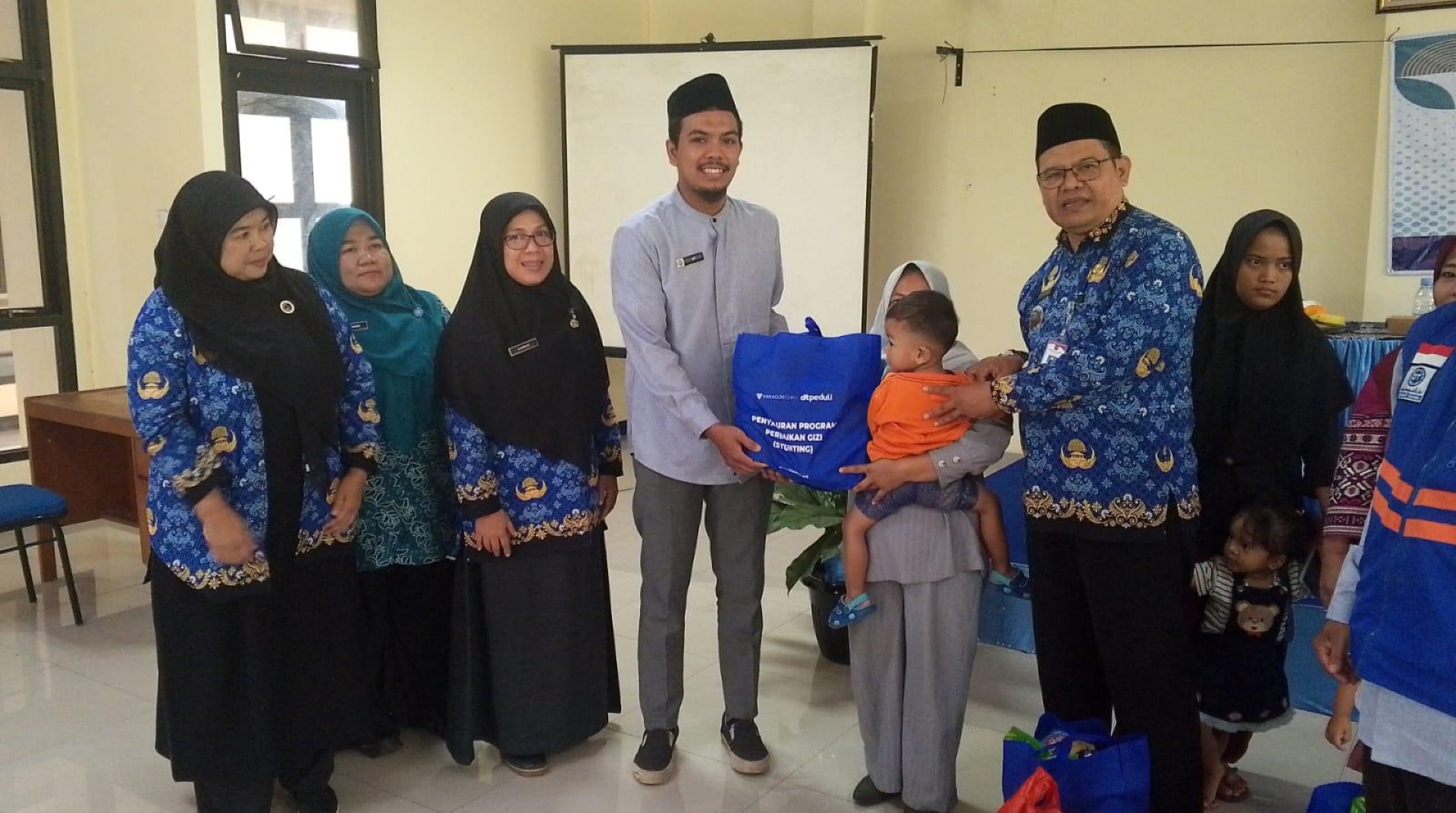 Program Stunting PT Paragon di Cimpaeun Resmi Ditutup, 18 Anak Terima Bantuan Tahap Akhir