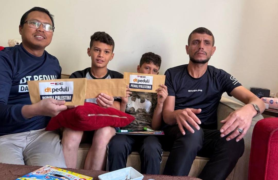 Seratus Paket Harapan bagi Anak-anak Palestina Penderita Kanker di Pengungsian Yordania 