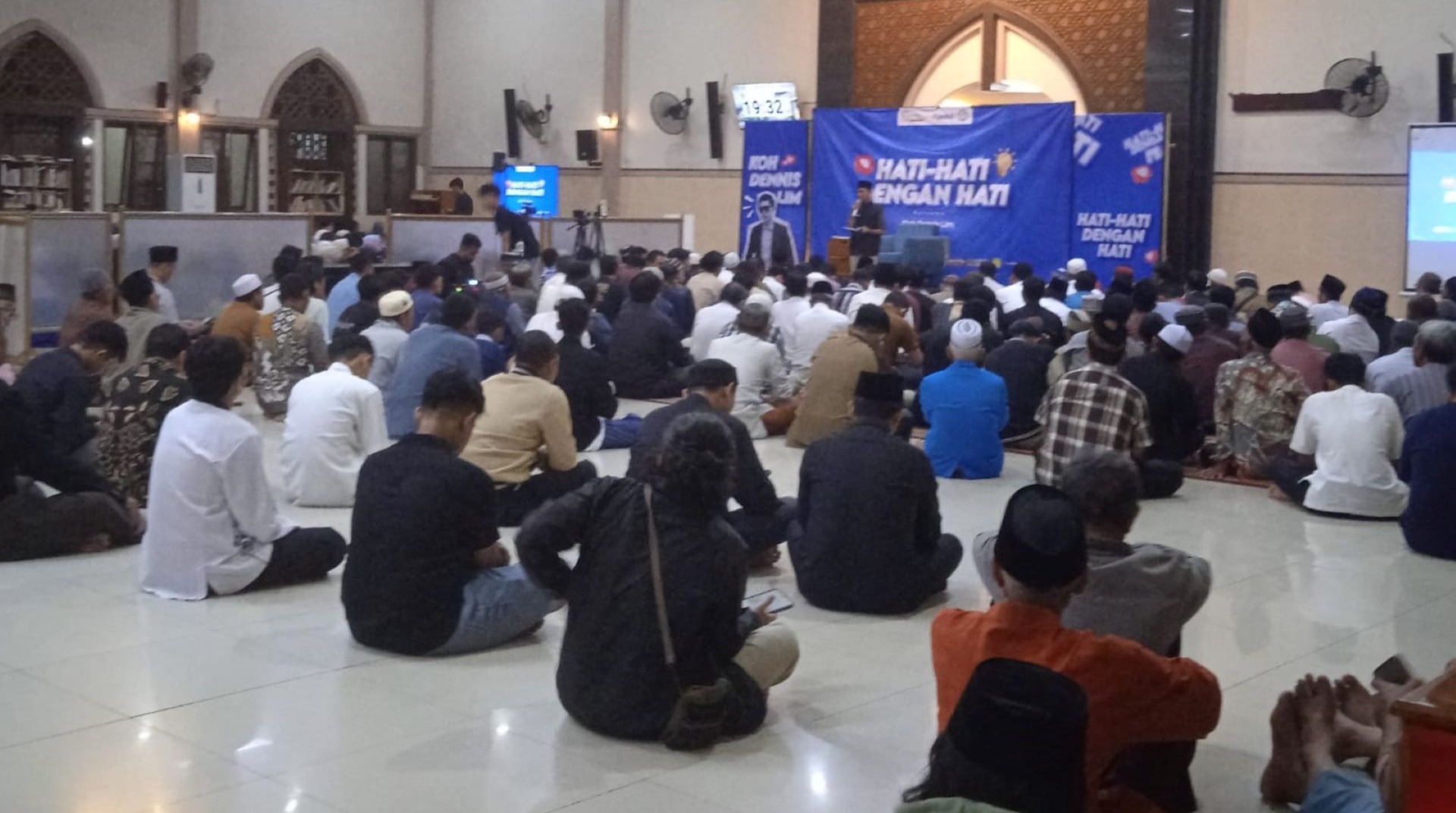 Penuhi Tujuh Lokasi, DT Peduli Solo Gelar Safari Dakwah Bersama Koh Dennis Lim 