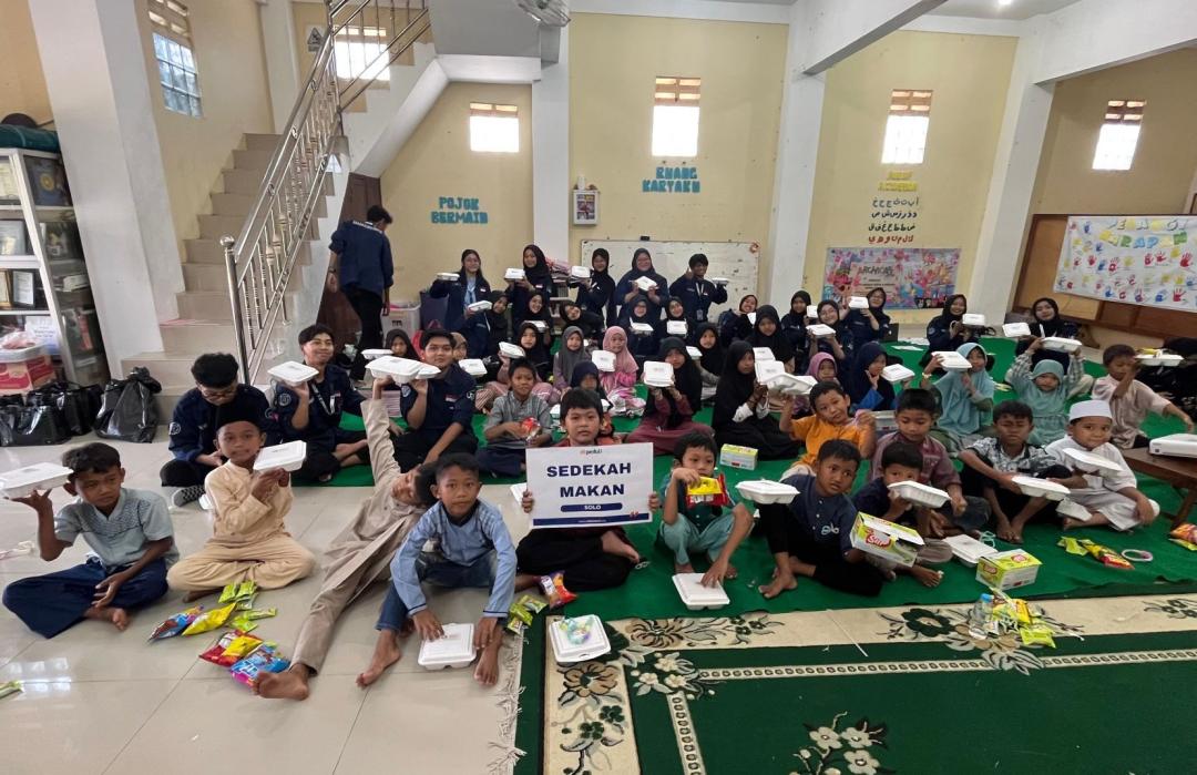 Ciptakan Kegembiraan, DT Peduli Solo dan HIMPROBSI UNS Gelar Bakti Sosial di Panti Asuhan Sukoharjo 