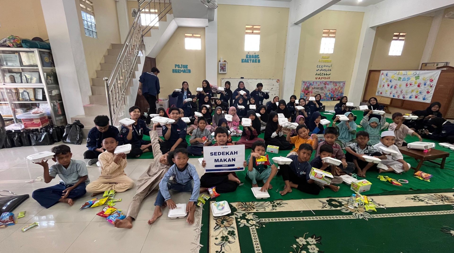 Ciptakan Kegembiraan, DT Peduli Solo dan HIMPROBSI UNS Gelar Bakti Sosial di Panti Asuhan Sukoharjo 