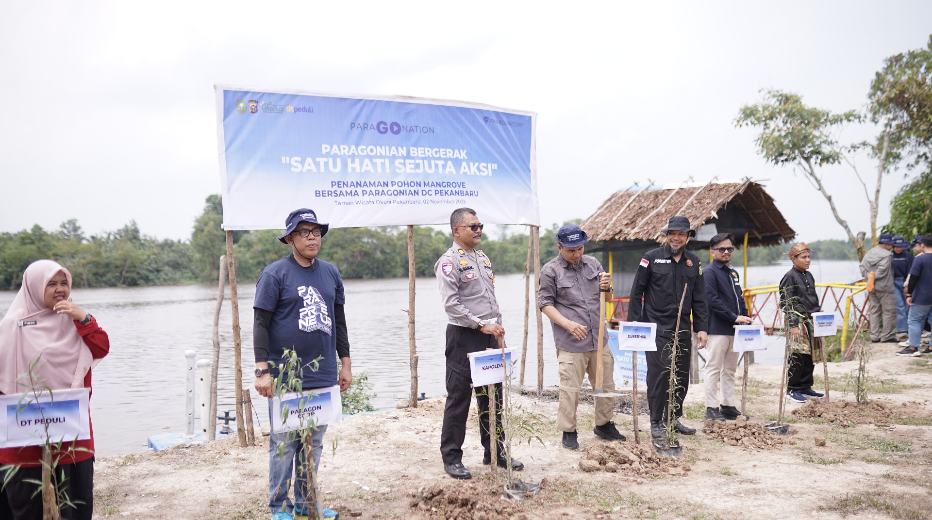 ParagonCorp dan DT Peduli Riau Kolaborasi Tanam 1.000 Pohon Mangrove di Taman Wisata Okura
