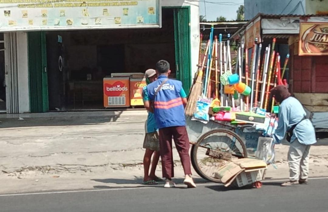 Jumat Berkah, DT Peduli Lubuklinggau dan RM Keluarga Salurkan 50 Kotak Nasi untuk Pejuang Nafkah 