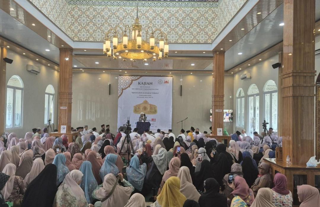 Jemaah Padati Masjid An Nahl, DT Peduli Serang dan MT Al-Hijrah Gelar Kajian Akbar “Menata Hati Agar Lisan Terjaga” Bersama Aa Gym 