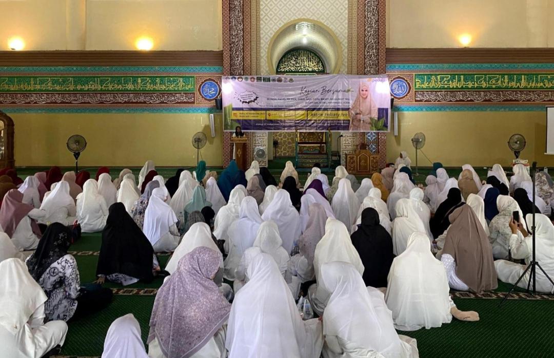 Perkuat Peran Ibu Sebagai Madrasah Pertama, DT Peduli Riau dan MT Siak Gelar Kajian Bersama Ustadzah Astrie Ivo 