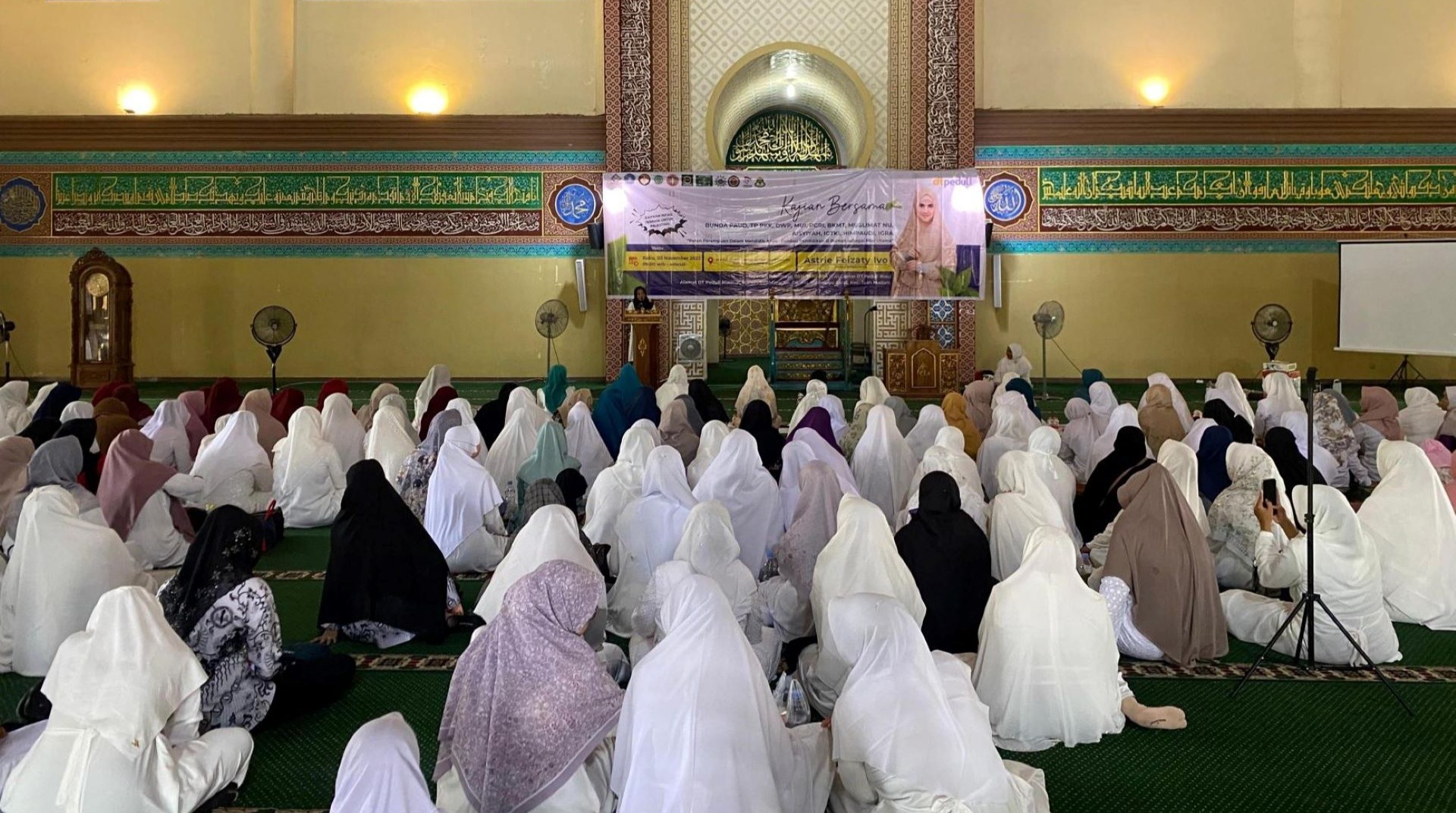 Perkuat Peran Ibu Sebagai Madrasah Pertama, DT Peduli Riau dan MT Siak Gelar Kajian Bersama Ustadzah Astrie Ivo 