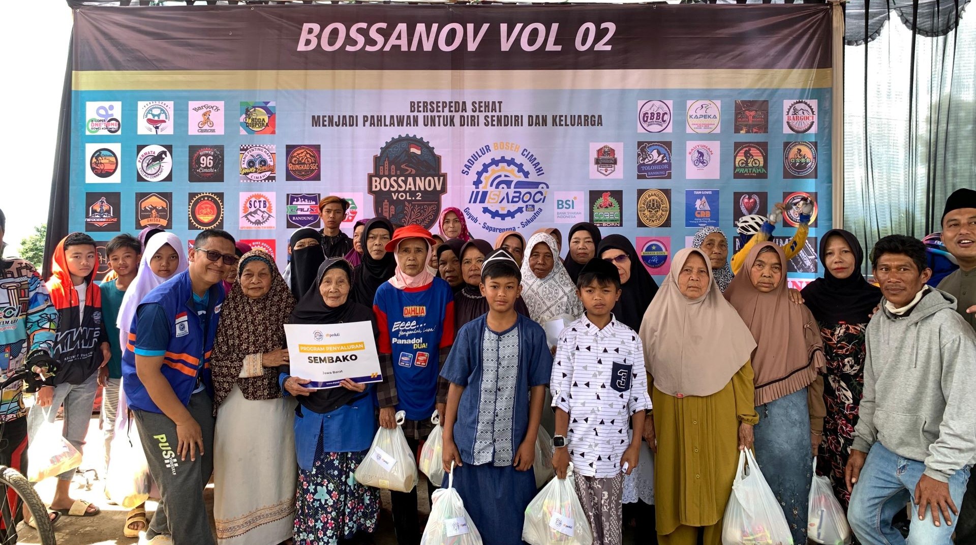 Ciptakan Sinergi Sehat dan Sosial, DT Peduli Bandung dan SABOCI Gelar “Gowes Sambil Bersedekah” di Bandung Barat 