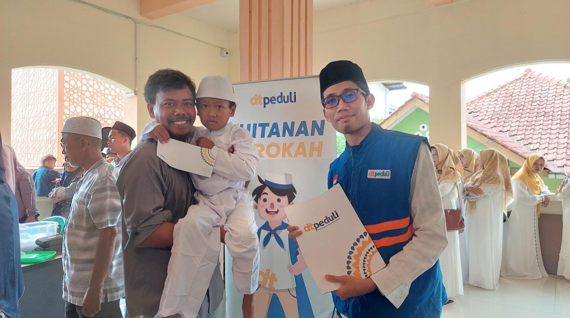 Peringati Milad Masjid Nurul Islam, DT Peduli Kuningan dan Metro Khitan Gelar Khitanan Barokah 