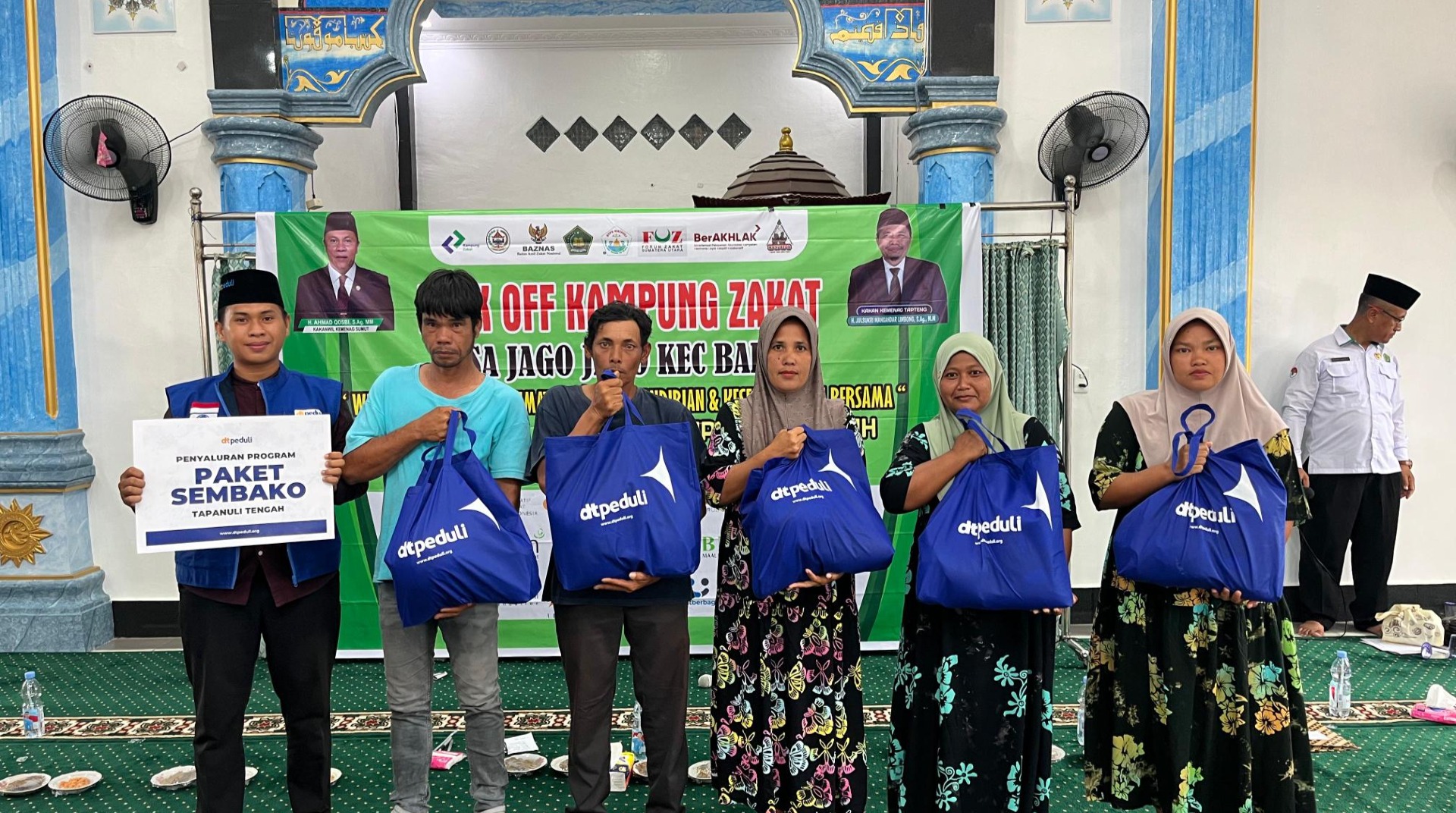 DT Peduli Sumut Salurkan Paket Sembako di Desa Jago Jago, Kabupaten Tapanuli Tengah 