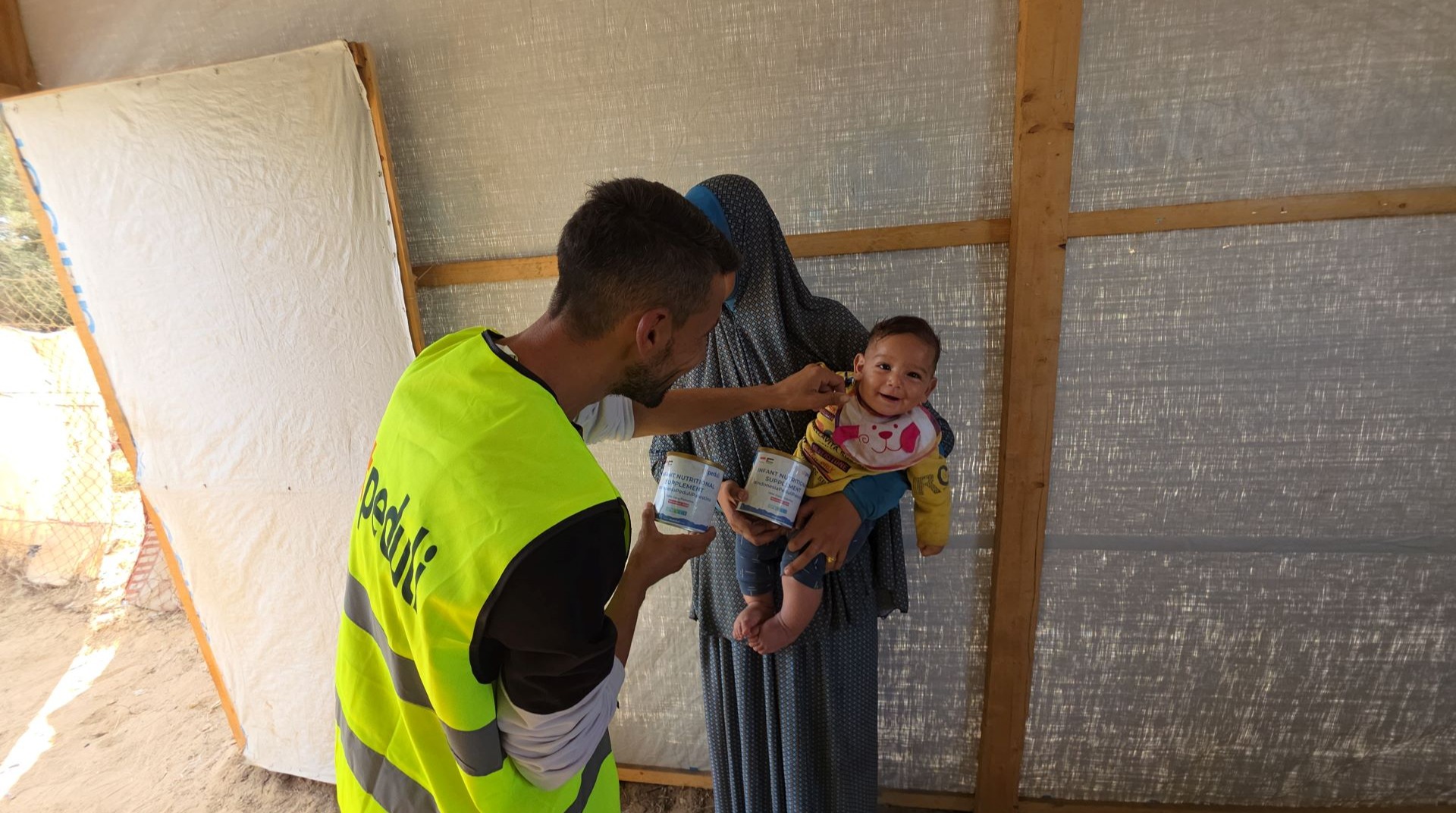 Hadapi Ancaman Malnutrisi, DT Peduli Salurkan Bantuan Suplemen Nutrisi Bayi untuk Ratusan Keluarga di Gaza 