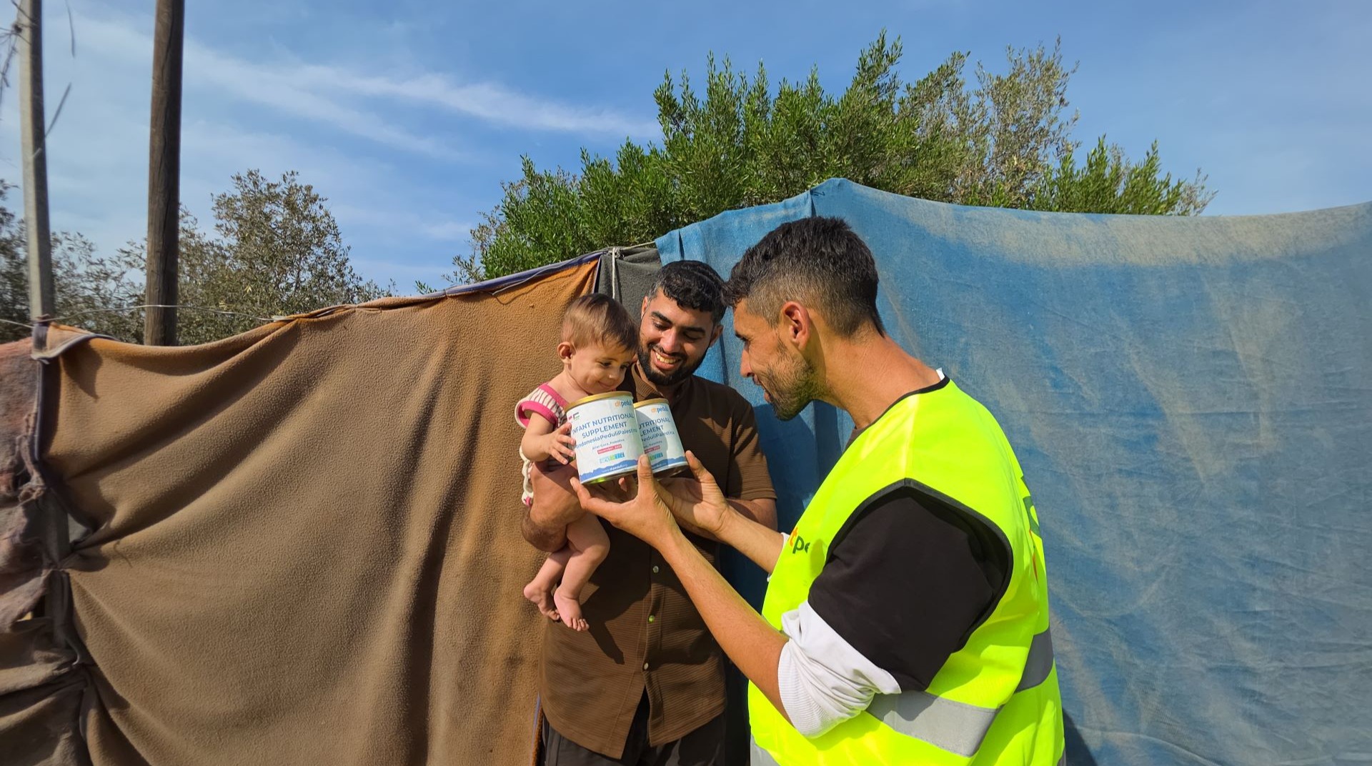 Menggapai Senyum Bayi di Tengah Puing-Puing Gaza 
