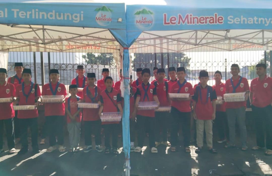 Asah Mental Mandiri, Santri RPY DT Peduli Bandung Praktik Wirausaha Jual Donat di Gasibu 