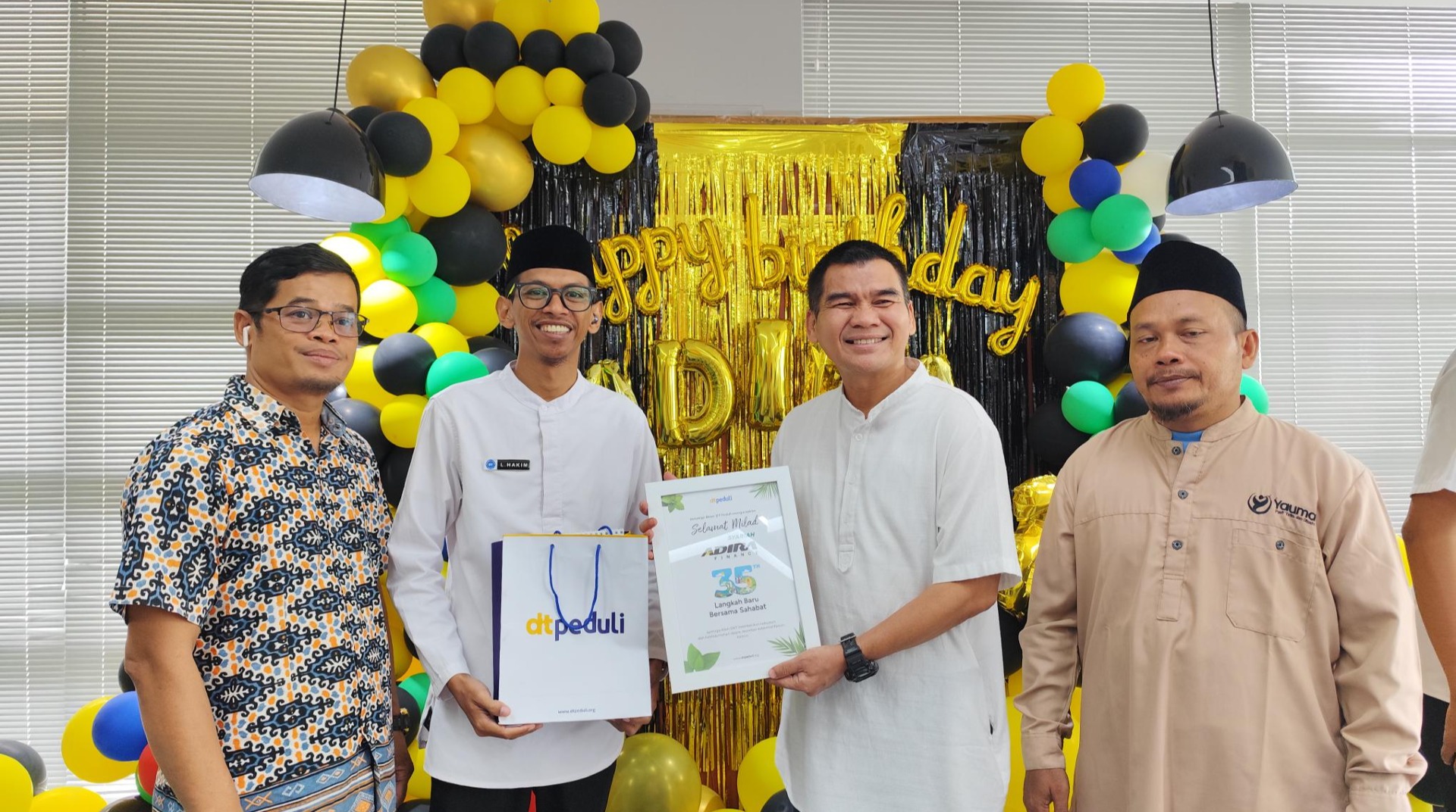 Adira Finance Syariah Gelar Santunan Milad ke-35 dan Luncurkan Program Hasanah di Kota Cirebon