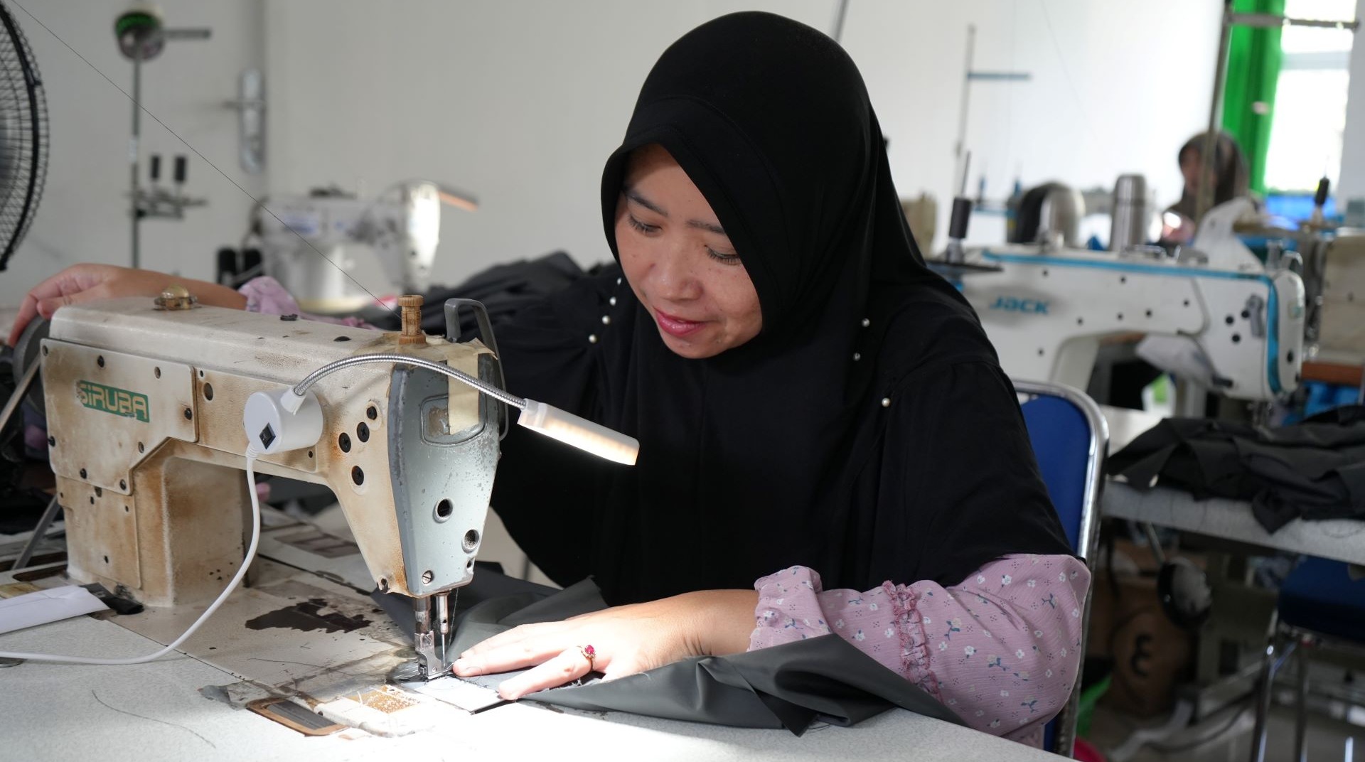 Menjahit Harapan di Rumah Karya 