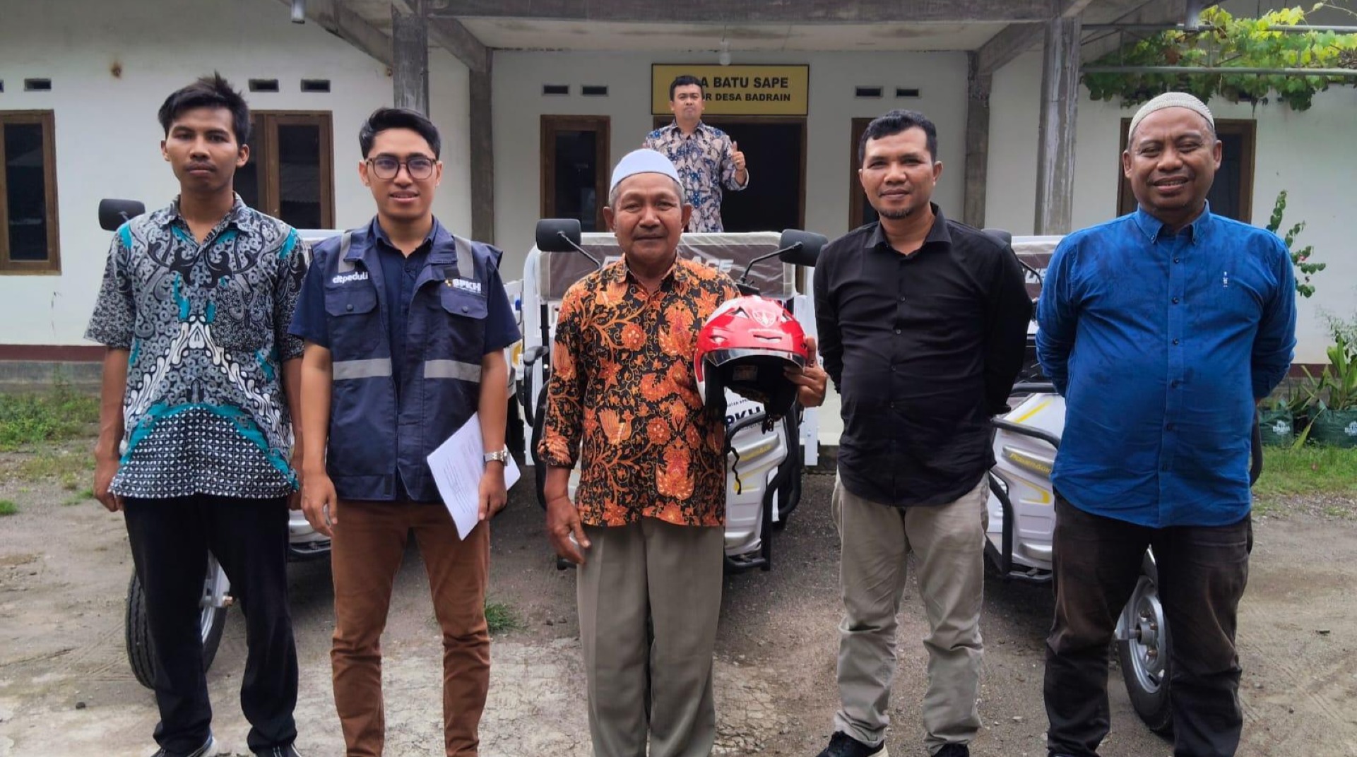 Bantuan Unit Roda Tiga Perkuat Mobilitas Pengelolaan Sampah KSM “Berseri” di Lombok Barat