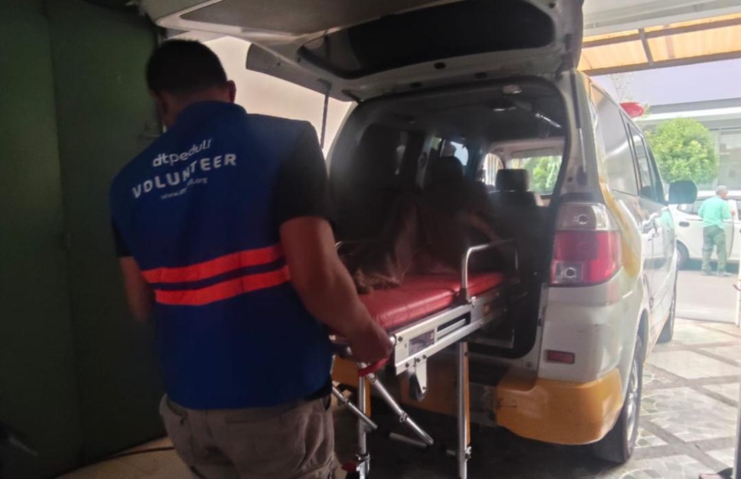 Ambulans DT Peduli Bandung Antar Pasien Fraktur dengan Pelayanan Cepat dan Aman