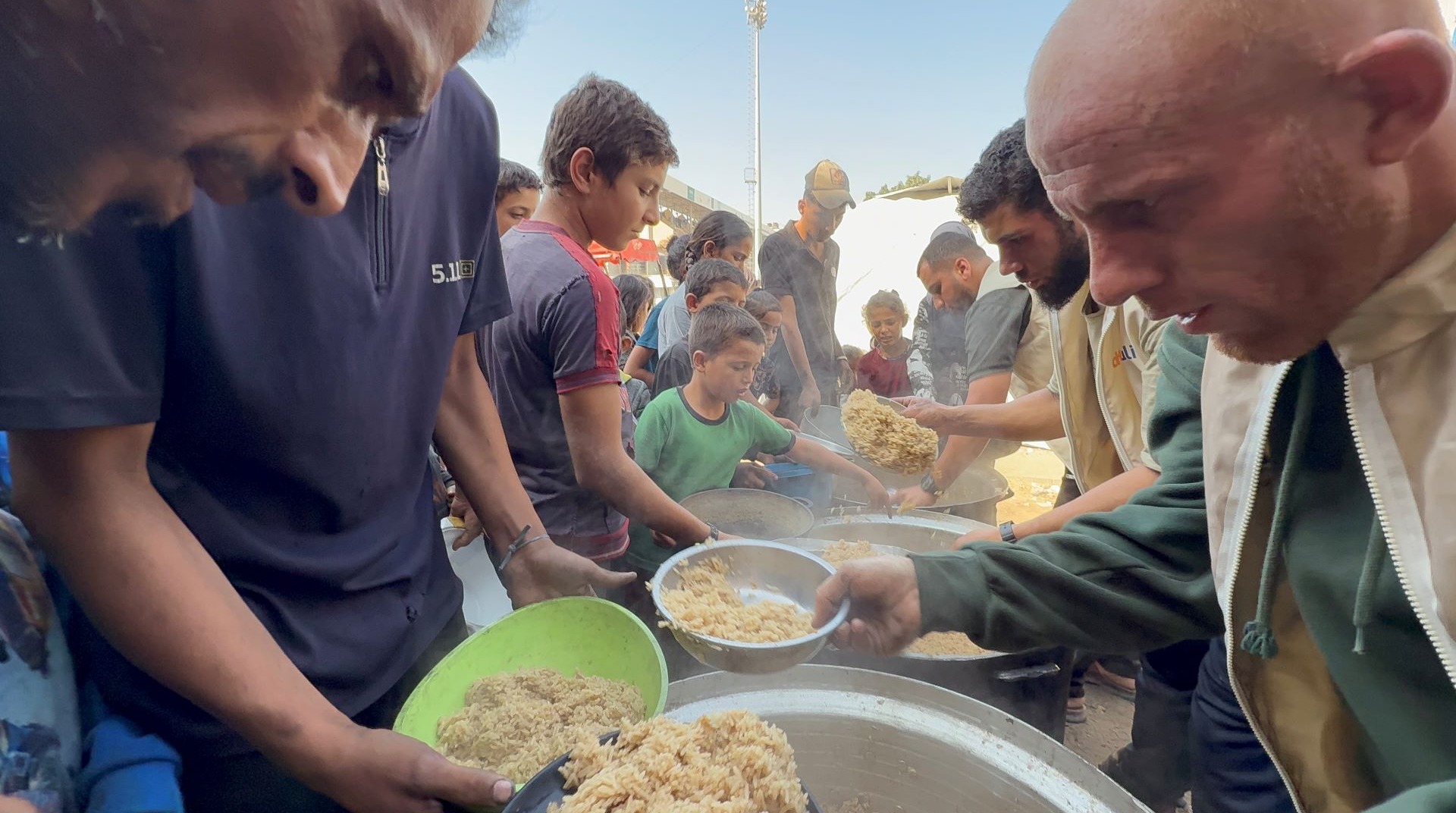 Respons Cepat Krisis Pangan Ekstrem, DT Peduli Hadirkan Dapur Umum untuk 2.400 Jiwa di Gaza Utara 