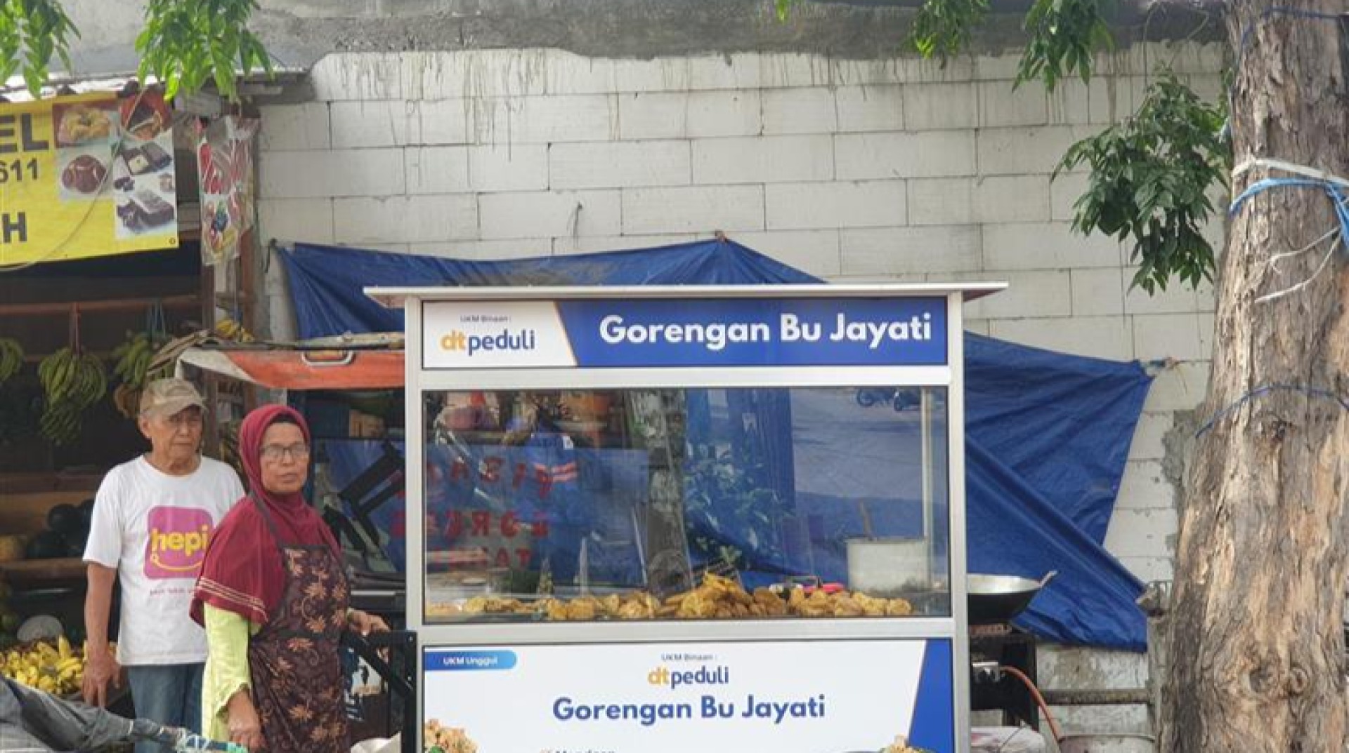 Wujudkan Ekonomi Berdaya, DT Peduli Jatim Bantu Modal Usaha dan Gerobak untuk Pelaku UMKM di Surabaya