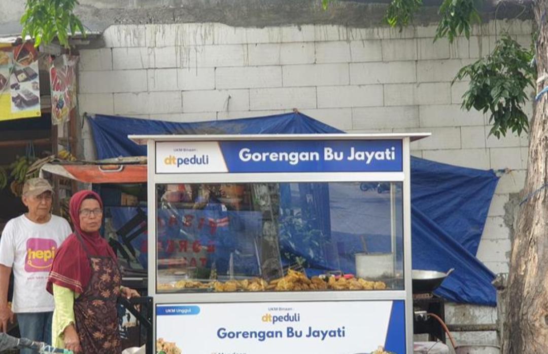 Wujudkan Ekonomi Berdaya, DT Peduli Jatim Bantu Modal Usaha dan Gerobak untuk Pelaku UMKM di Surabaya