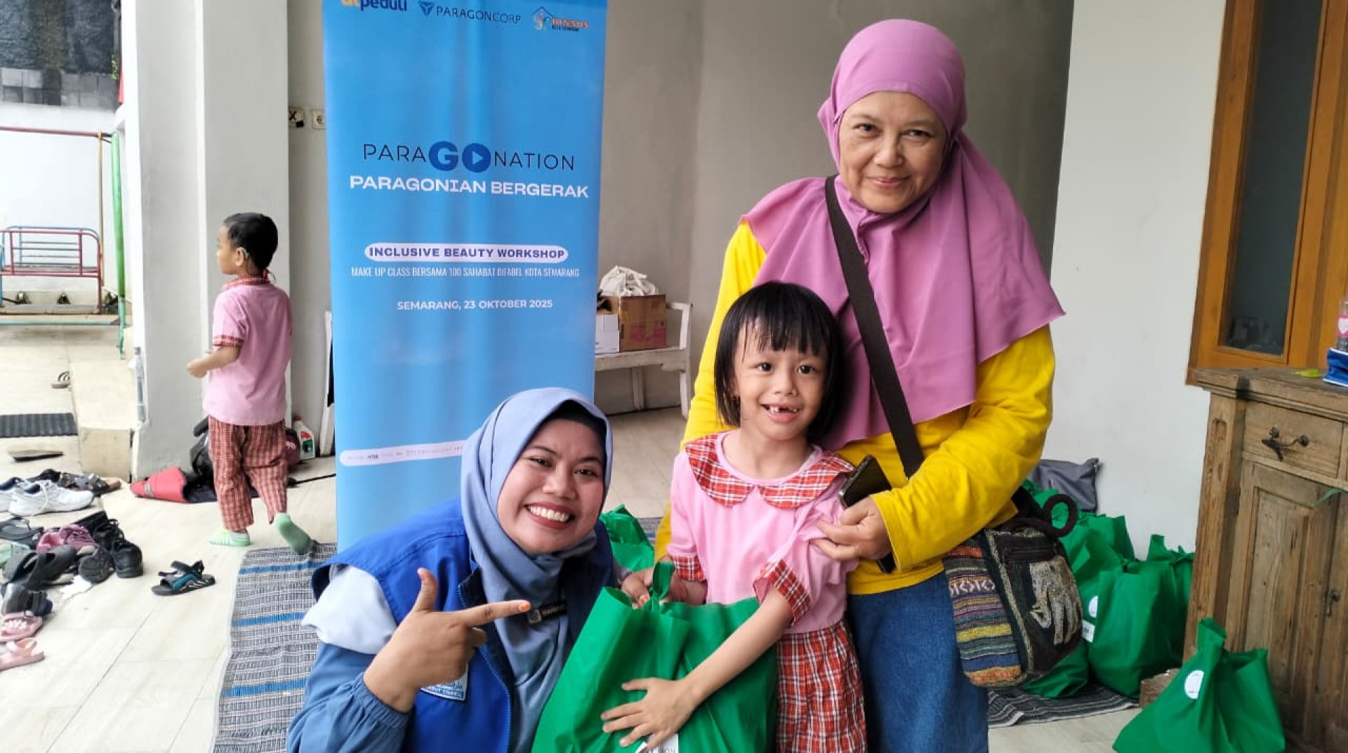 Paragon dan DT Peduli Jawa Tengah Salurkan 30 Paket Sembako ke Yayasan Anak Hebat Semarang