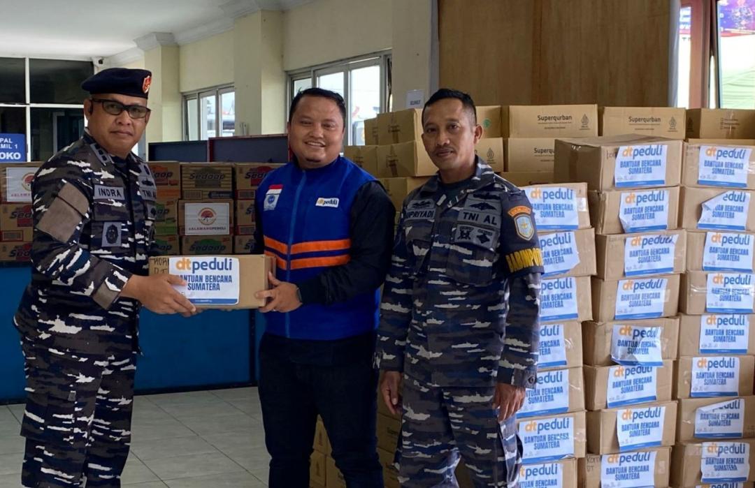 Giat Kolaborasi FOZ–TNI AL, DT Peduli Salurkan Bantuan Tahap Pertama untuk Korban Banjir Bandang Sumatra 