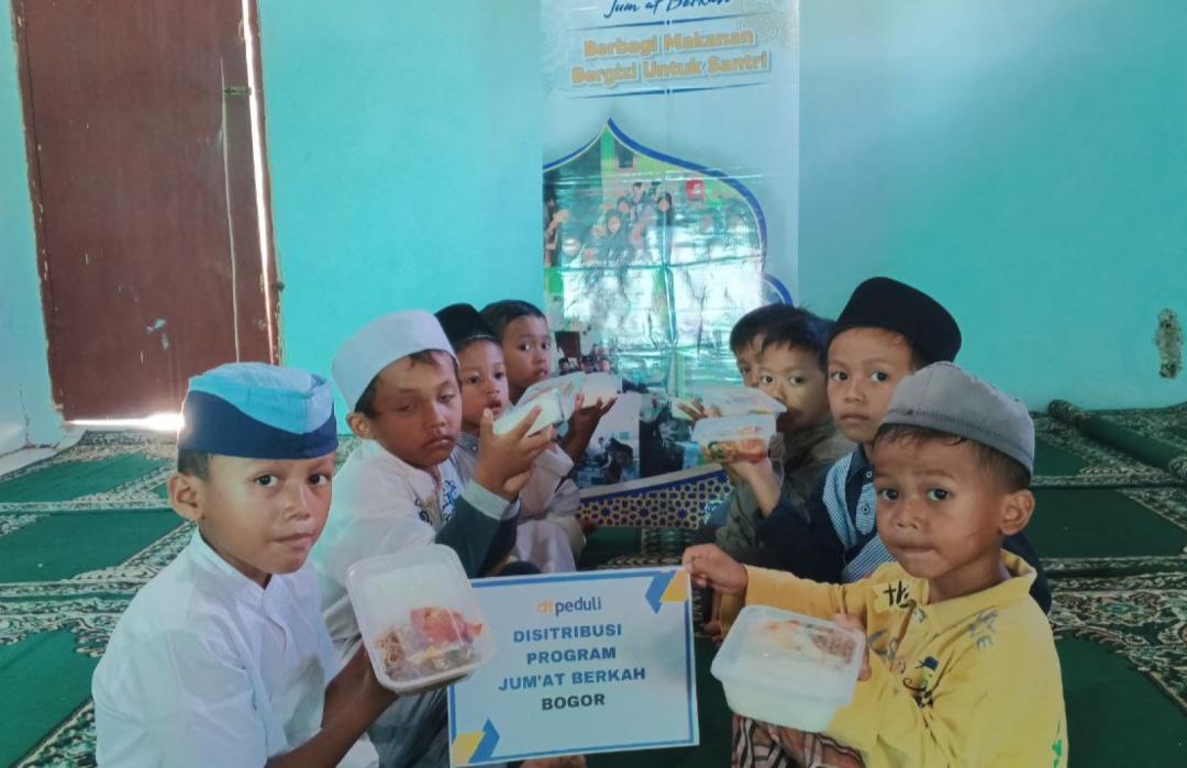 Program Jumat Berkah, DT Peduli Bogor Bagikan 360 Paket Nasi untuk Santri