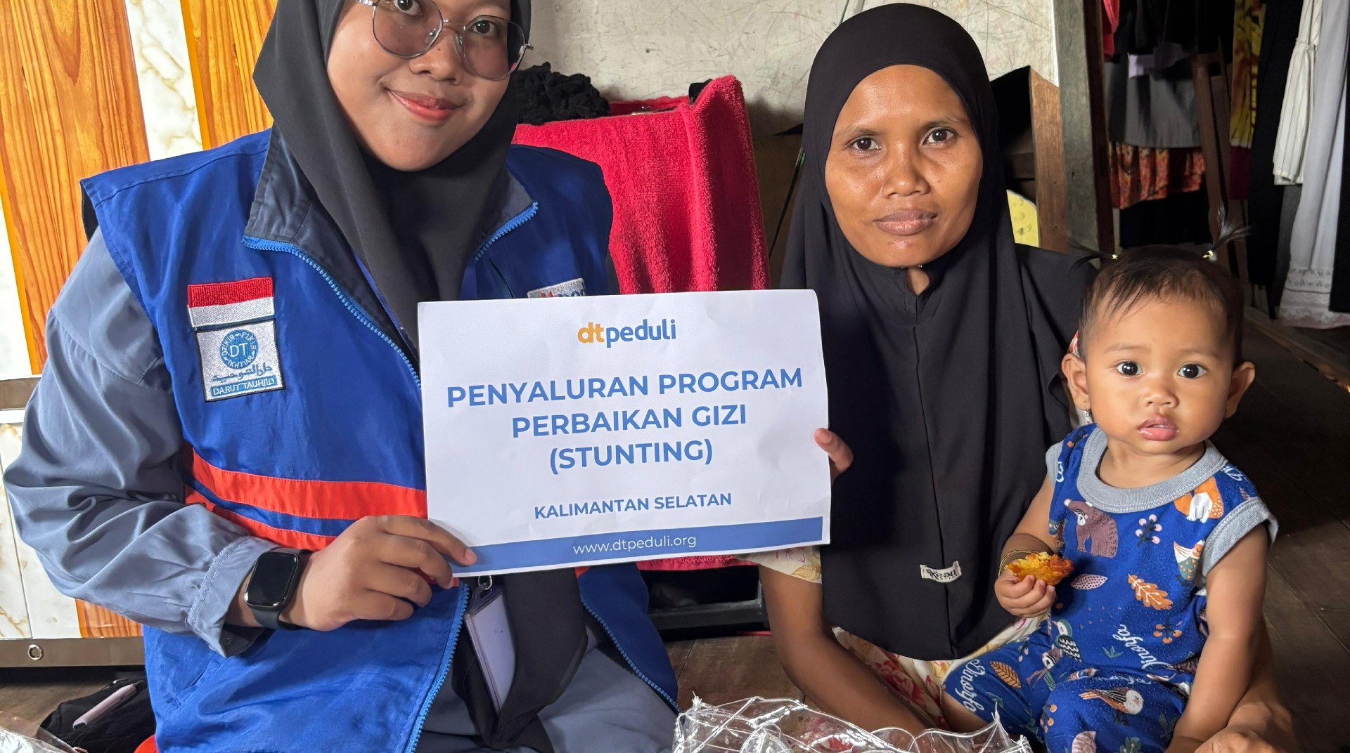 DT Peduli Kalsel Salurkan Paket Gizi dan Vitamin untuk 12 Anak di Berangas