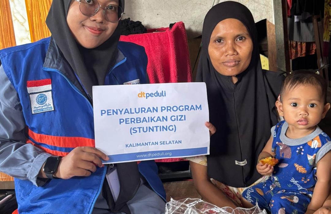 DT Peduli Kalsel Salurkan Paket Gizi dan Vitamin untuk 12 Anak di Berangas