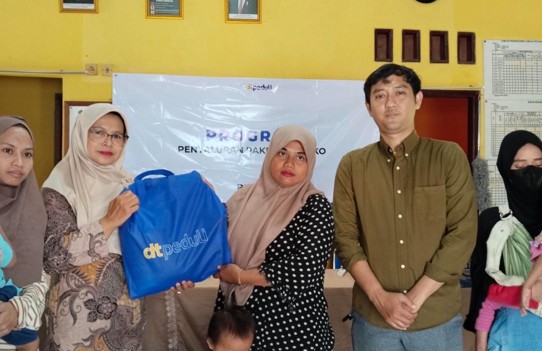 DT Peduli Bekasi Salurkan 20 Paket Sembako Fidyah kepada Warga Harapan Jaya