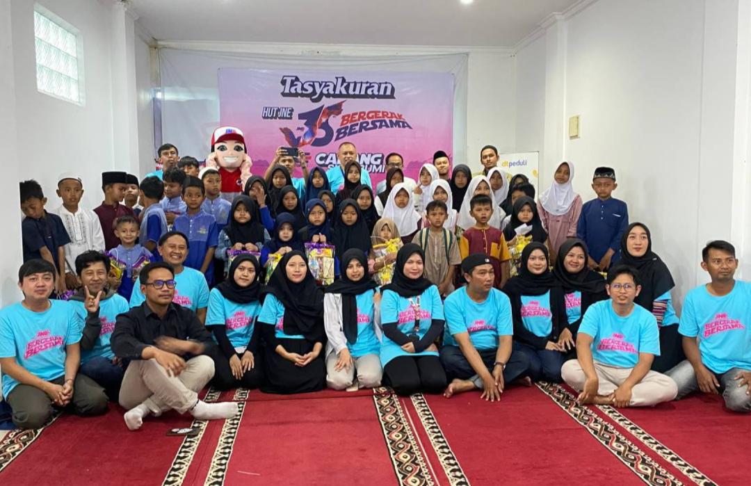 JNE Sukabumi Gandeng DT Peduli Sukabumi Santuni 71 Anak Yatim di Sukabumi